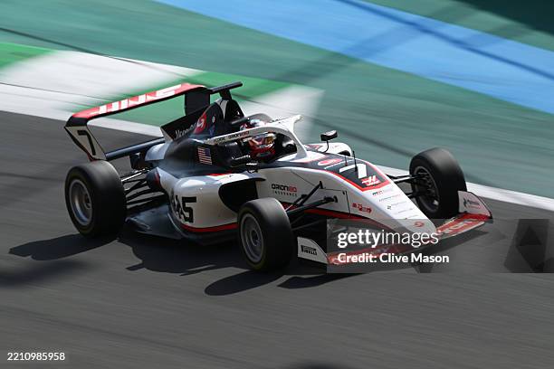 Circate Courtnet 343 Courtney Crone Photos & High Res Pictures - Getty Images