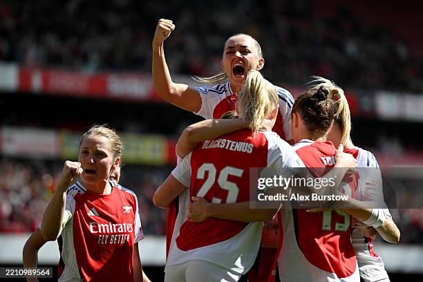 Mariona Caldentey of Arsenal celebrates scoring her team's first goal with teammates during the UEFA Women's Champions League semifinal first leg...