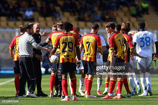 Players of Lecce and players of Como during the Serie A match between Lecce and Como at Stadio Via del Mare on April 19, 2025 in Lecce, Italy.