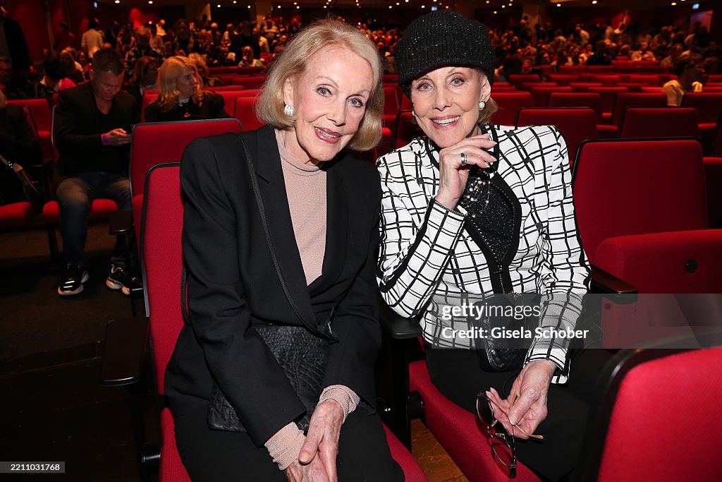 "Mord im Orientexpress" Theatre Premiere In Munich