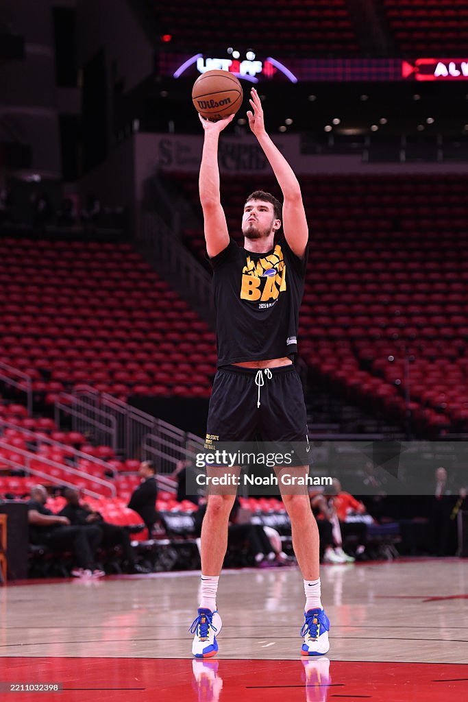Nba Post Quinten Post of the Golden State Warriors warms up before the game ...