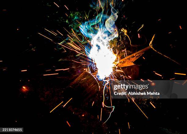 welding sparks - sparks stock pictures, royalty-free photos & images