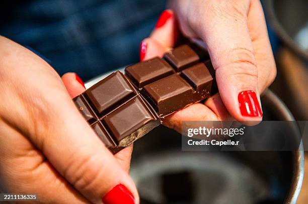 pâtisserie - carreaux de chocolat - chocolate stock pictures, royalty-free photos & images