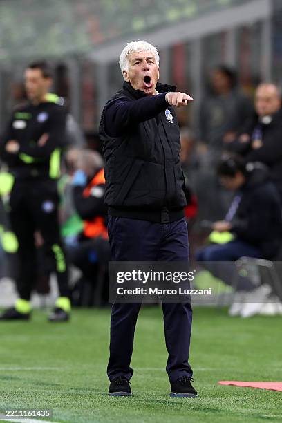 Gian Piero Gasperini, Head Coach of Atalanta, reacts during the Serie A match between AC Milan and Atalanta at Stadio Giuseppe Meazza on April 20,...