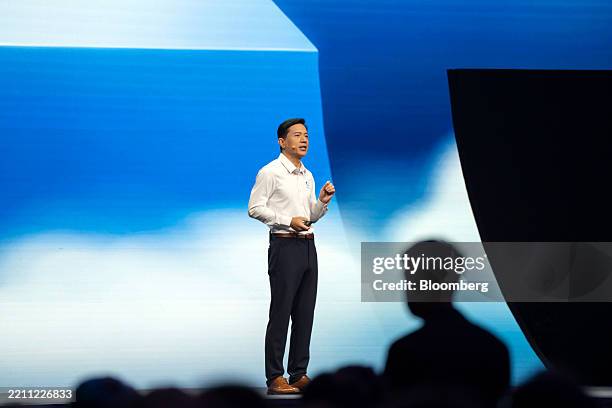 Robin Li Signare 898 Baidu Robin Li Stock Photos, High-Res Pictures, and Images - Getty ...