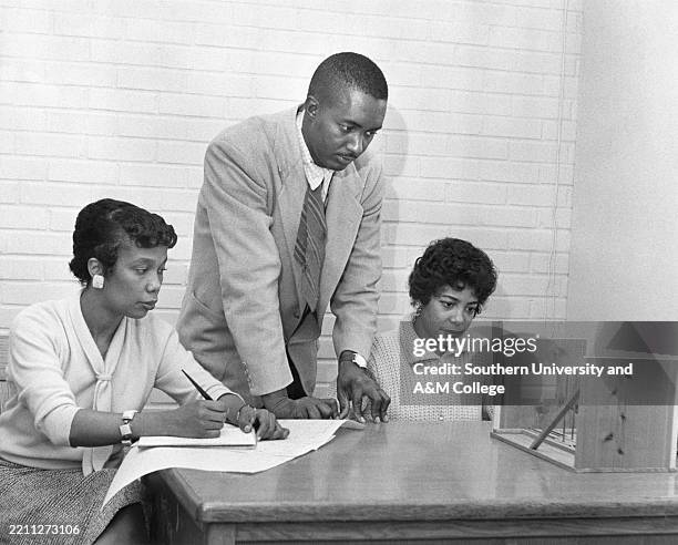 Goines Model 418 1960 Classroom Stock Photos, High-Res Pictures, and Images - Getty ...
