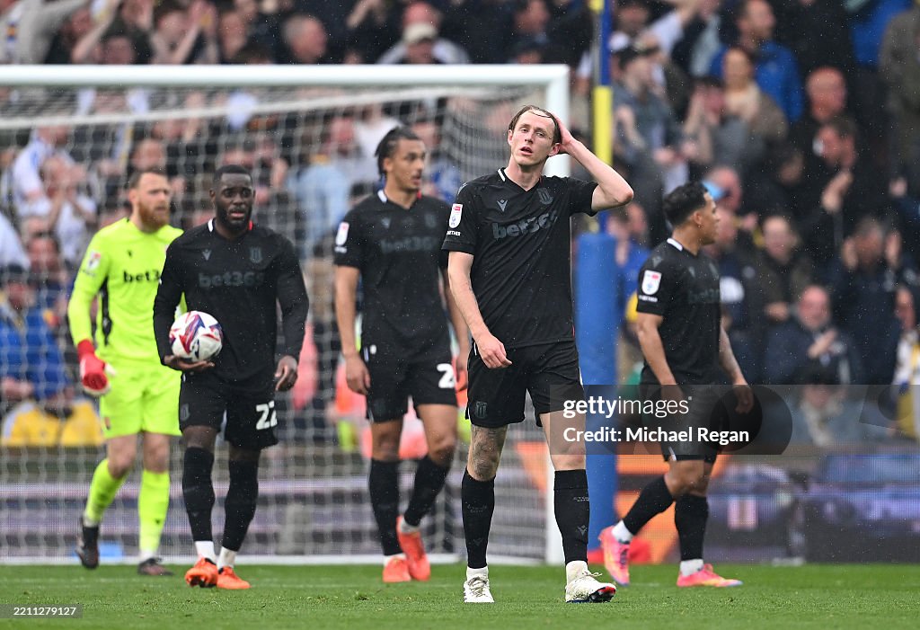 Leeds United FC v Stoke City FC - Sky Bet Championship