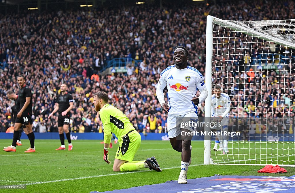 Leeds United FC v Stoke City FC - Sky Bet Championship
