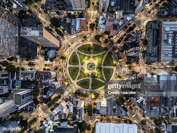 dusk over urban roundabout – belo horizonte - city stockfoto's en -beelden