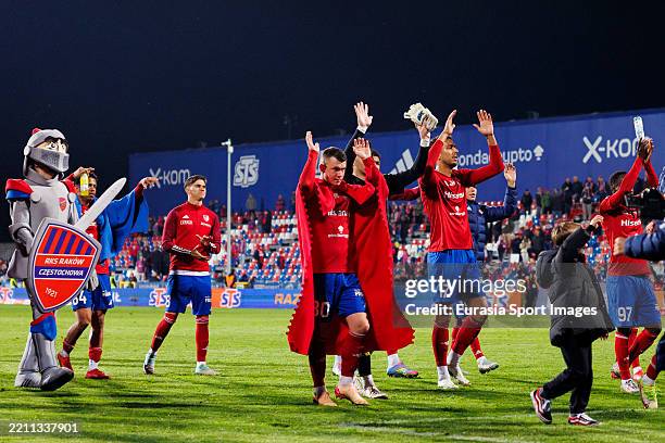 Vladyslav Kochergin of Rakow Czestochowa and teammates thank supporters for standing following the PKO Bank Polski Ekstraklasa 2024/25 match between...