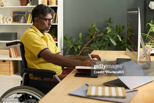 Wheelchair Script 184 Computer Professional Home Books Stock Photos, High-Res Pictures ...