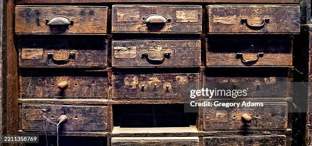 old drawers - salle des archives photos et images de collection