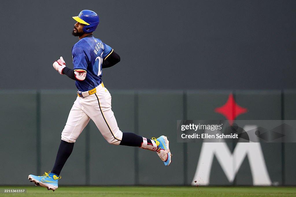 Los Angeles Angels v Minnesota Twins