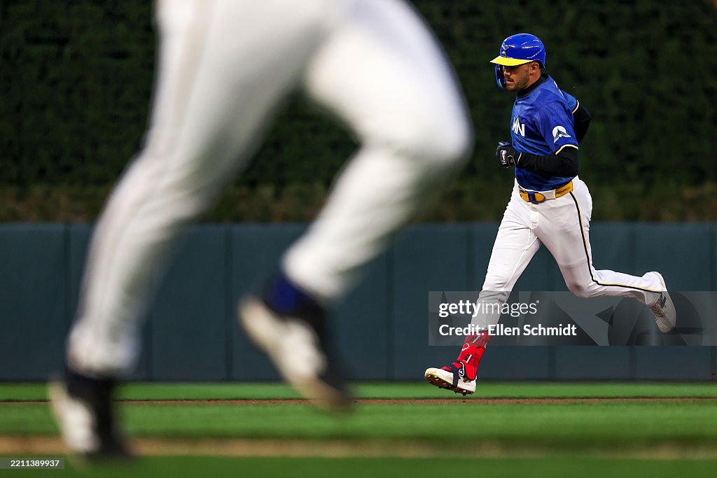 Los Angeles Angels v Minnesota Twins