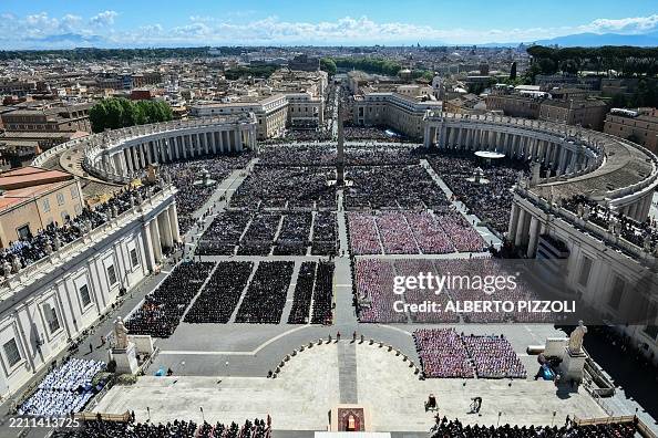 TOPSHOT-VATICAN-RELIGION-POPE-FUNERAL TOPSHOT-VATICAN-RELIGION-POPE-FUNERAL