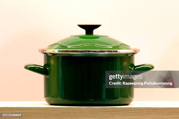 green enamel pot with lid - stew pot stock pictures, royalty-free photos & images