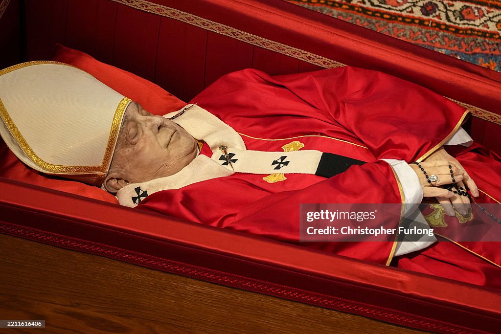 Pope State The body of Pope Francis lies in state after being transferred into ...