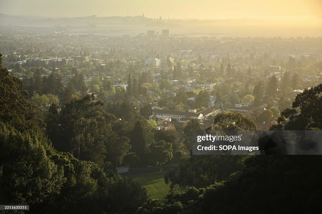 Aberkeley The UC Berkeley campus, the city of Berkeley and San Francisco Bay ...