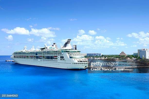 cozumel, mexico cruise dock - cruiseschip stockfoto's en -beelden