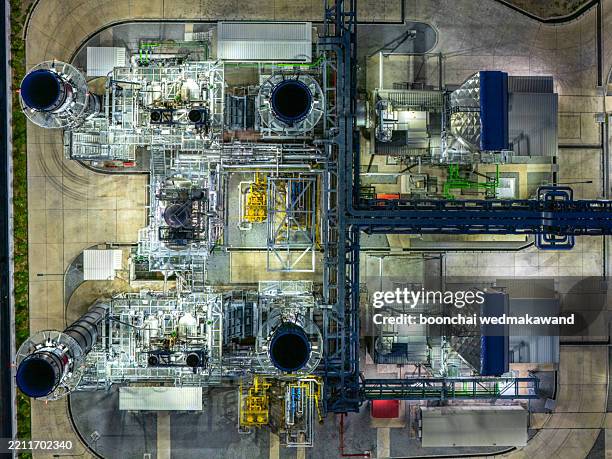 a natural gas power plant is a type of power plant that uses natural gas to generate electricity. natural gas is a clean-burning fossil fuel - turbina a gas foto e immagini stock