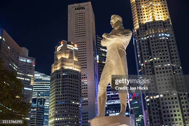 Patung Raffles 125 Raffles Statue Stock Photos, High-Res Pictures, and Images - Getty ...