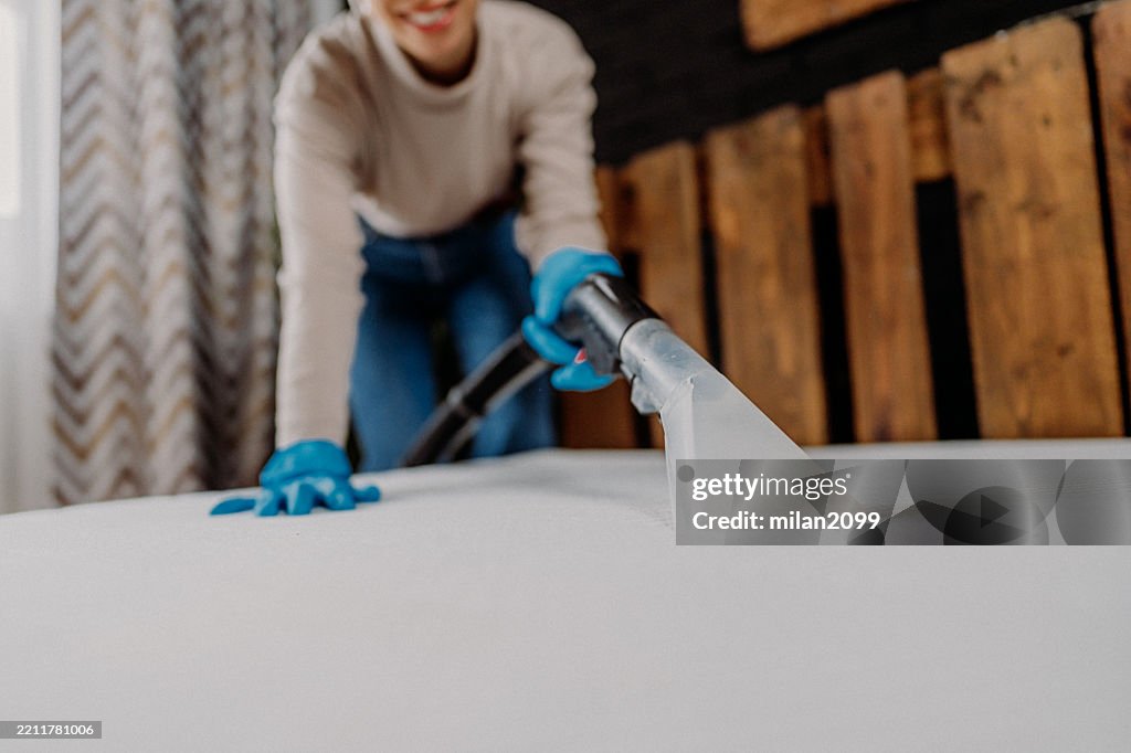 Cleaning the mattress stain