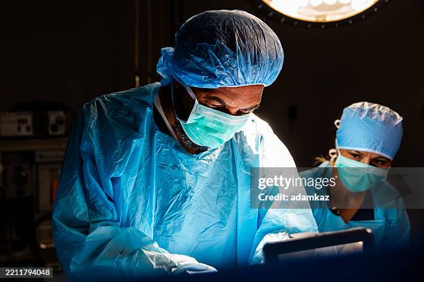 black surgeon in operating room - newborn heart surgery stock pictures, royalty-free photos & images
