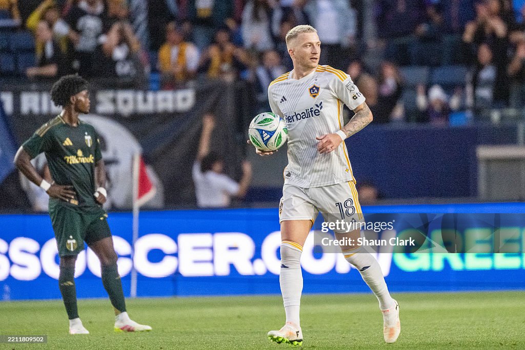 Marco Rois Marco Reus of Los Angeles Galaxy celebrates his goal during the... News ...