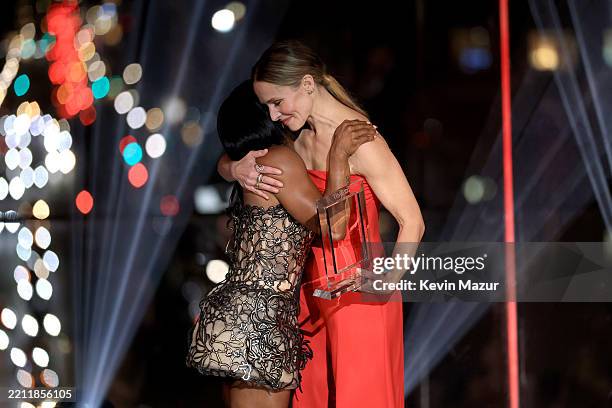 Simone Bell 36,022 Kristen Bell Photos & High Res Pictures - Getty Images