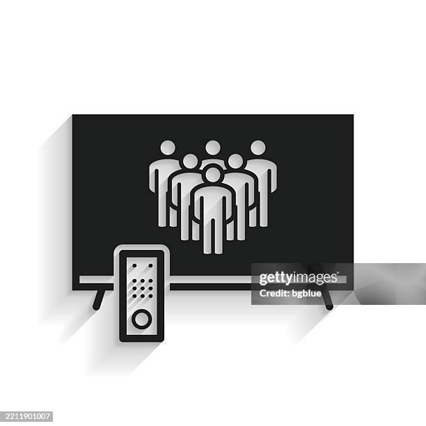 soziale medien im fernsehen. symbol mit langem schatten auf weißem hintergrund - crowdfunding stock-grafiken, -clipart, -cartoons und -symbole