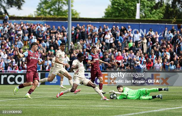 Aboubacar Sidiki Camara of FC Salzburg has a shot saved by Erol Can Colak of Trabzonspor during the UEFA Youth League 2024/25 Semi-final between FC...