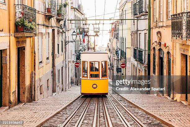ascensor da bica funicular in lisbon, portugal - lissabon stockfoto's en -beelden
