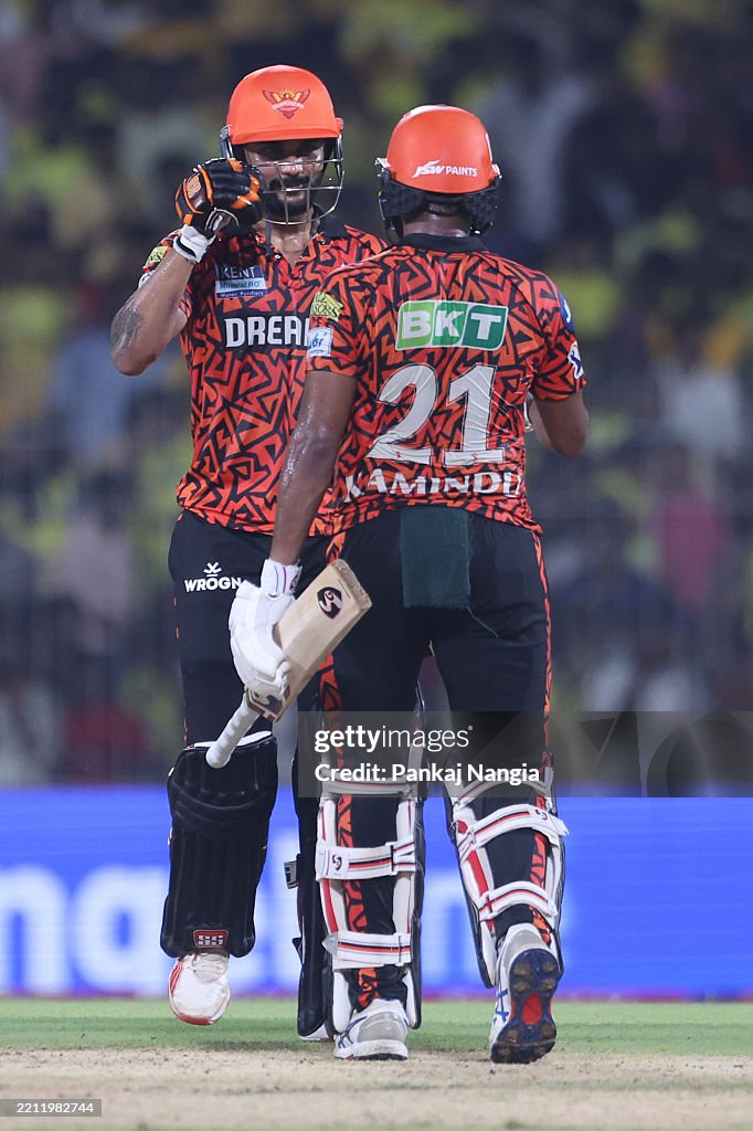 Jaf Kumar Kamindu Mendis of Sunrisers Hyderabad and Nitish Kumar Reddy of... News ...