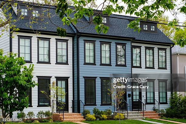 new townhouses in residential district - house rental stock pictures, royalty-free photos & images