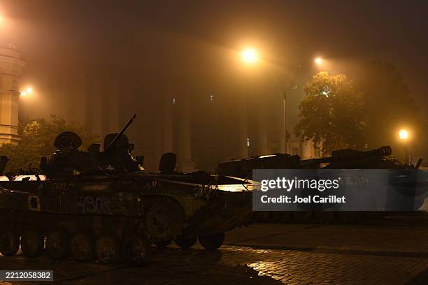 night at mykhailivska square in kyiv, ukraine - ukraine war stock pictures, royalty-free photos & images