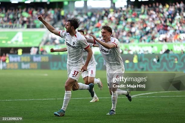 Max Rosenfelder of SC Freiburg celebrates scoring his team's first goal with teammates during the Bundesliga match between VfL Wolfsburg and...