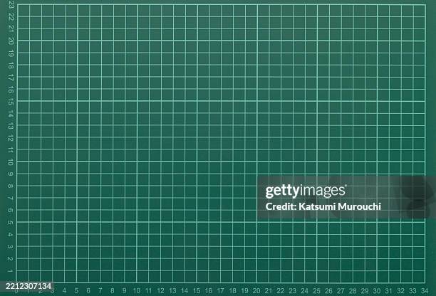 green cutting mat background - esterilla para cortar fotografías e imágenes de stock