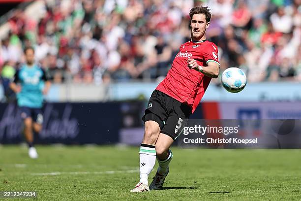 Phil Neumann of Hannover runs with the ball during the Second Bundesliga match between Hannover 96 and 1. FC Köln at Heinz von Heiden Arena on April...