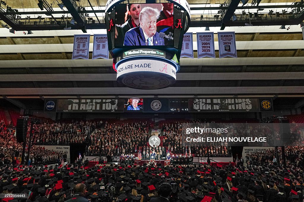 TOPSHOT-US-POLITICS-EDUCATION