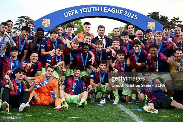 Players and staff of FC Barcelona celebrate with their medals after the team's victory in the UEFA Youth League 2024/25 Final between Trabzonspor...