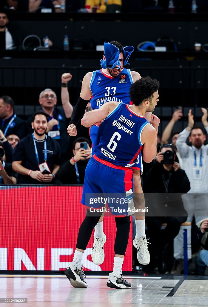 Anadolu Efes Istanbul v Panathinaikos Aktor Athens: Play Offs game 4 - 2024/2025 Turkish Airlines EuroLeague