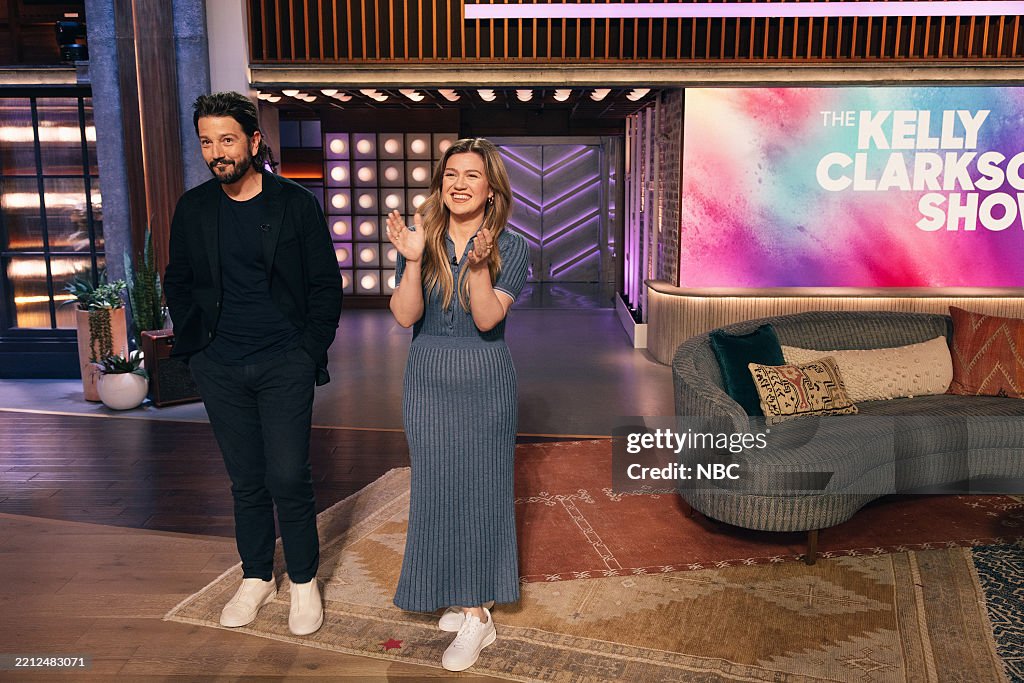 Kelly Rheault Diego Luna, Kelly Clarkson -- News Photo - Getty Images