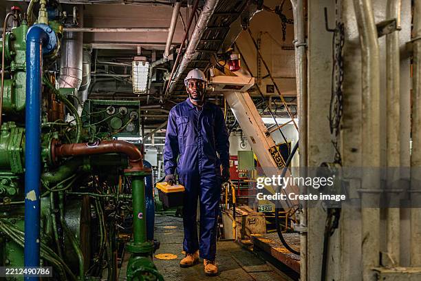 Ship Engineerjob 76 Crew Working In Engine Room On A Ship Stock Photos, High-Res ...