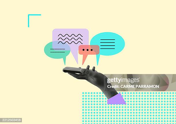 nachrichten und kommunikation. eine hand mit einem mobile. - instant messaging stock-grafiken, -clipart, -cartoons und -symbole