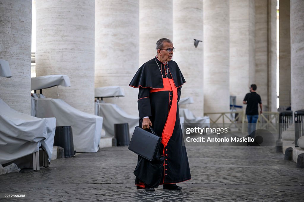People Pay Tribute To The Late Pope Francis As Vatican Prepares For Conclave