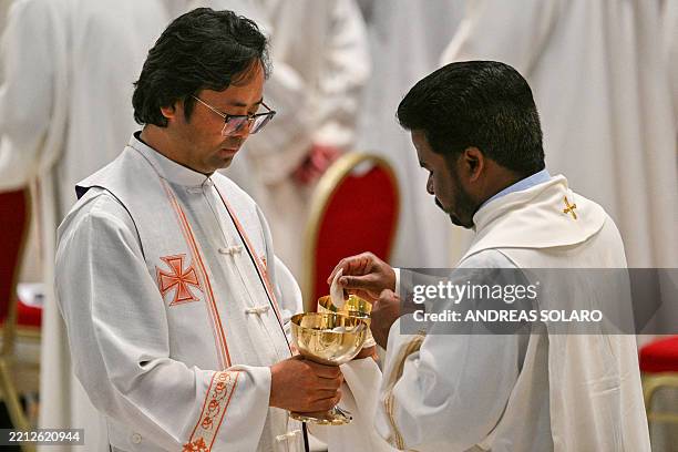 Eastern Rite Communion 314 Rite Of Communion Stock Photos, High-Res Pictures, and Images ...