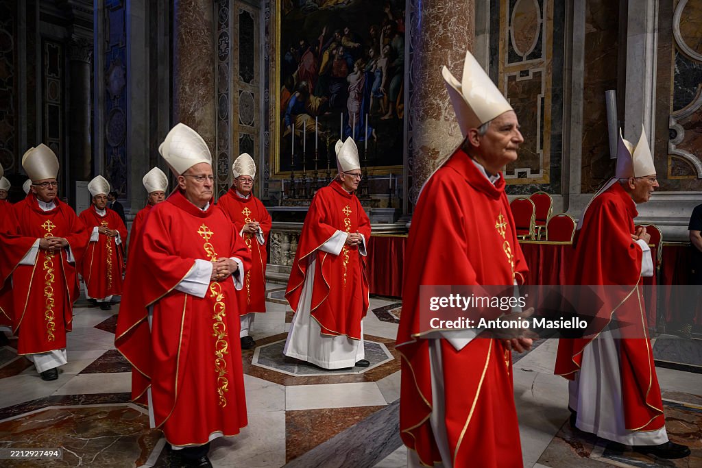 People Pay Tribute To The Late Pope Francis As Vatican Prepares For Conclave