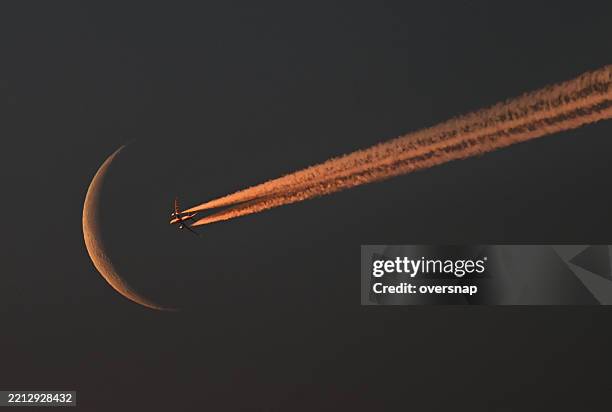 air travel - vapour trail stock pictures, royalty-free photos & images