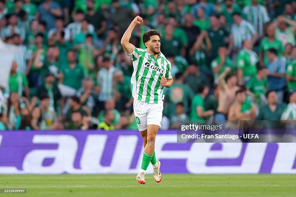 Real Betis Balompie v ACF Fiorentina - UEFA Conference League 2024/25 Semi Final First Leg