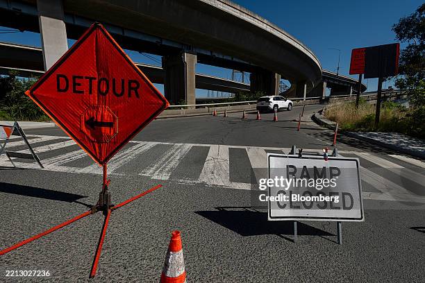 Interstate On Ramp Sign 43 Onramp Sign Stock Photos, High-Res Pictures, and Images - Getty Images